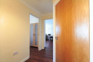 Hallway of 2 bed serviced apartment to rent in Hemel Hempstead