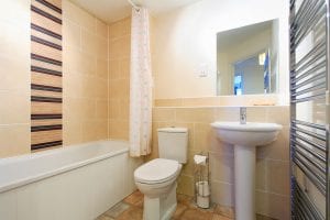 Bathroom of luxury 2 bed apartment to rent in Hemel Hempstead